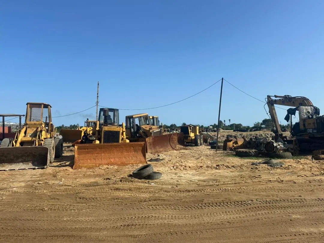 Engins mobilisés dans la carrière de sable de Groupe Ivoire Inter