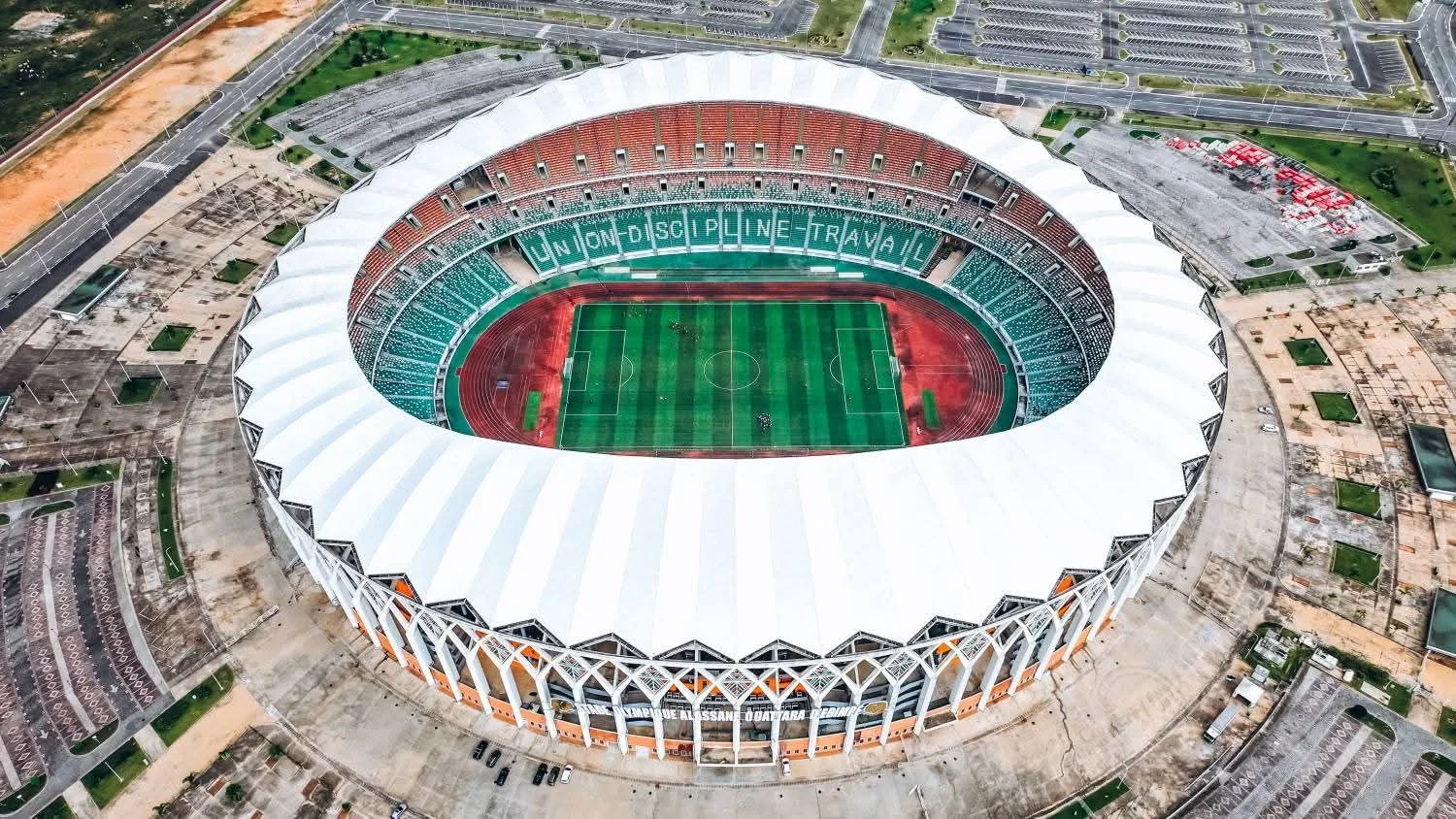 Vue aérienne du Stade Olympique Alassane Ouattara d’Ébimpé
